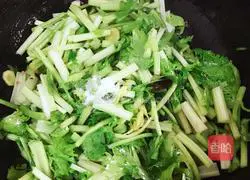 Illustration of how to stir-fry celery 4