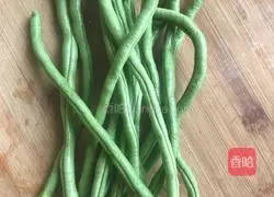 Illustration of how to make fried beans and pork 1