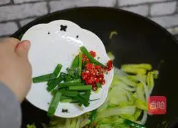 Illustration of how to make fried baby cabbage 7