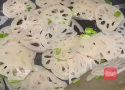 Stir-fried lotus root slices Illustration of how to do it 8