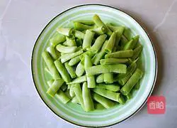 Illustration of how to make stir-fried green beans 3