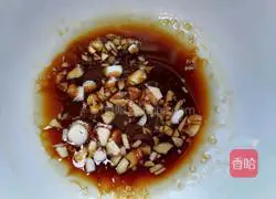 Illustration of how to mix spinach with peanuts 6