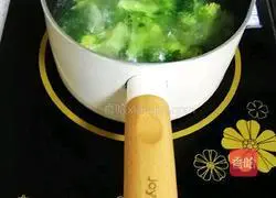 Illustration of how to make fried carrots with broccoli 3