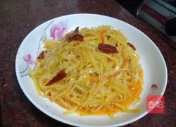 Illustration of how to make spicy and sour shredded potatoes 6