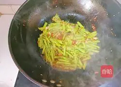 Illustration of how to make stir-fried water spinach 5