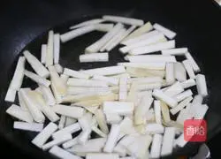 Illustration of how to make fried carrots with king oyster mushrooms 3