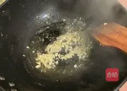 Illustration of how to make spicy garlic water spinach 2