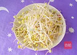 Illustration of how to stir-fry broccoli with bean sprouts 6