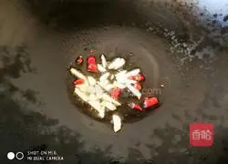 Illustration of how to make stir-fried lettuce leaves 4