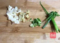 Lotus root stewed radish recipe illustration 3