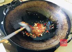 Illustration of how to stir-fry pickles 2