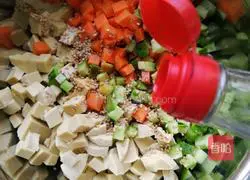 Illustration of how to make cold salad 10