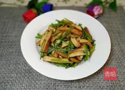 Illustration of how to make dried celery and fragrant celery 9