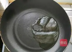 Illustration of how to make garlic greens 6