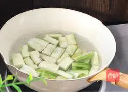 Illustration of how to make cold loofah 8