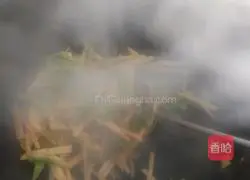 Illustration of how to cook potatoes and green peppers 6