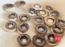 Illustration of how to make delicious mushroom soup 4