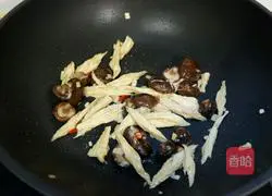 Illustration of pearl mushroom braised celery and yuba 6