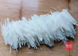 Illustration of how to make shredded onions and radish 4