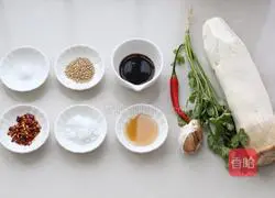 Illustration of how to make cold shredded king oyster mushrooms 1