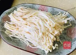 Illustration of how to steam enoki mushrooms with garlic chili sauce 6
