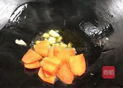 Illustration of how to stir-fry mushrooms with green pepper 8