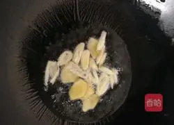 Illustration of how to stir-fry mustard greens 4