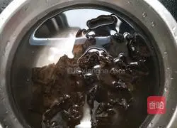 Illustration of how to make scrambled eggs with tomatoes and fungus 2