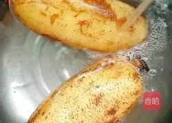 Illustration of how to make stir-fried lotus root strips 1