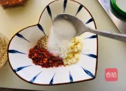 Illustration of how to dip and shred chicken breasts by hand 6