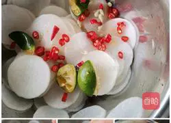 Illustration of pickling hot and sour white radish 5