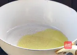 Illustration of how to make amaranth stems mixed with shredded chicken 5