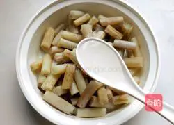Illustration of how to make lemon pickled pepper and lotus root strips 9