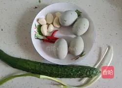 Illustration of how to make high-looking cold dishes with cucumbers and preserved eggs 1