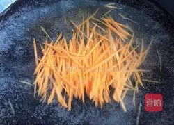 Illustration of how to make dry tofu mixed with spinach 4