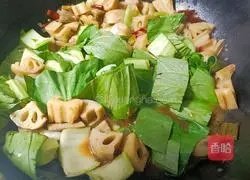 Illustration of how to make cabbage and lotus root stewed 7