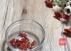 Illustration of how to cook cabbage with melon seeds and kernels 4