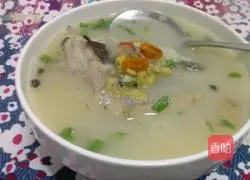 Illustration of how to make shredded radish and crucian carp soup 11