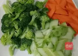 Illustration of how to make cold white fungus 2