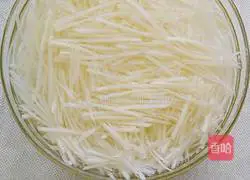 Illustration of how to make potato shreds 3