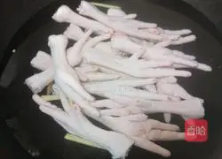 Illustration of how to make boneless chicken feet 1