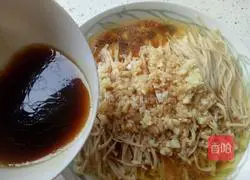 Illustration of how to make garlic mushrooms 14