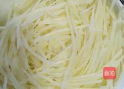 Illustration of how to make spicy shredded potatoes 1