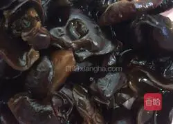 Illustration of how to cook cauliflower and fungus 3