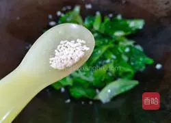 Illustration of how to stir-fry garlic lettuce in lard 10