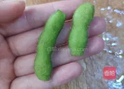 Illustration of how to make salted edamame 3
