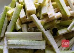 Illustration of how to cook eggplant with green beans 2