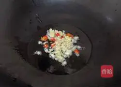 Illustration of how to make fried lotus root slices with snow peas 3