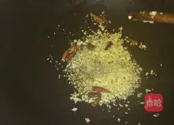 Illustration of how to make garlic and lotus root slices 5