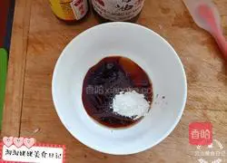 Illustration of how to make shredded king oyster mushrooms in oyster sauce 4